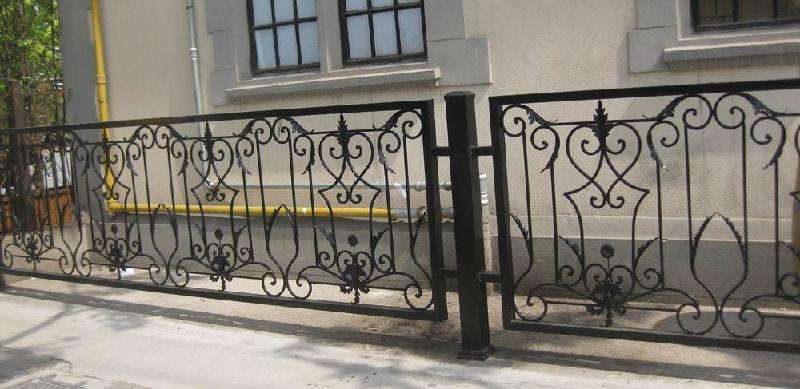 鐵藝護欄,鐵藝護欄價格多少錢一米,鐵藝護欄廠家聯(lián)系方式